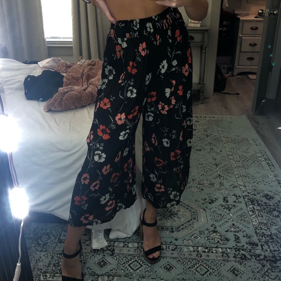 Urban Outfitters Flowy floral pants - Picture 5 of 5